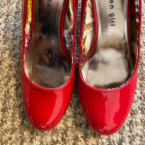 Red high heels - Picture 1 of 4